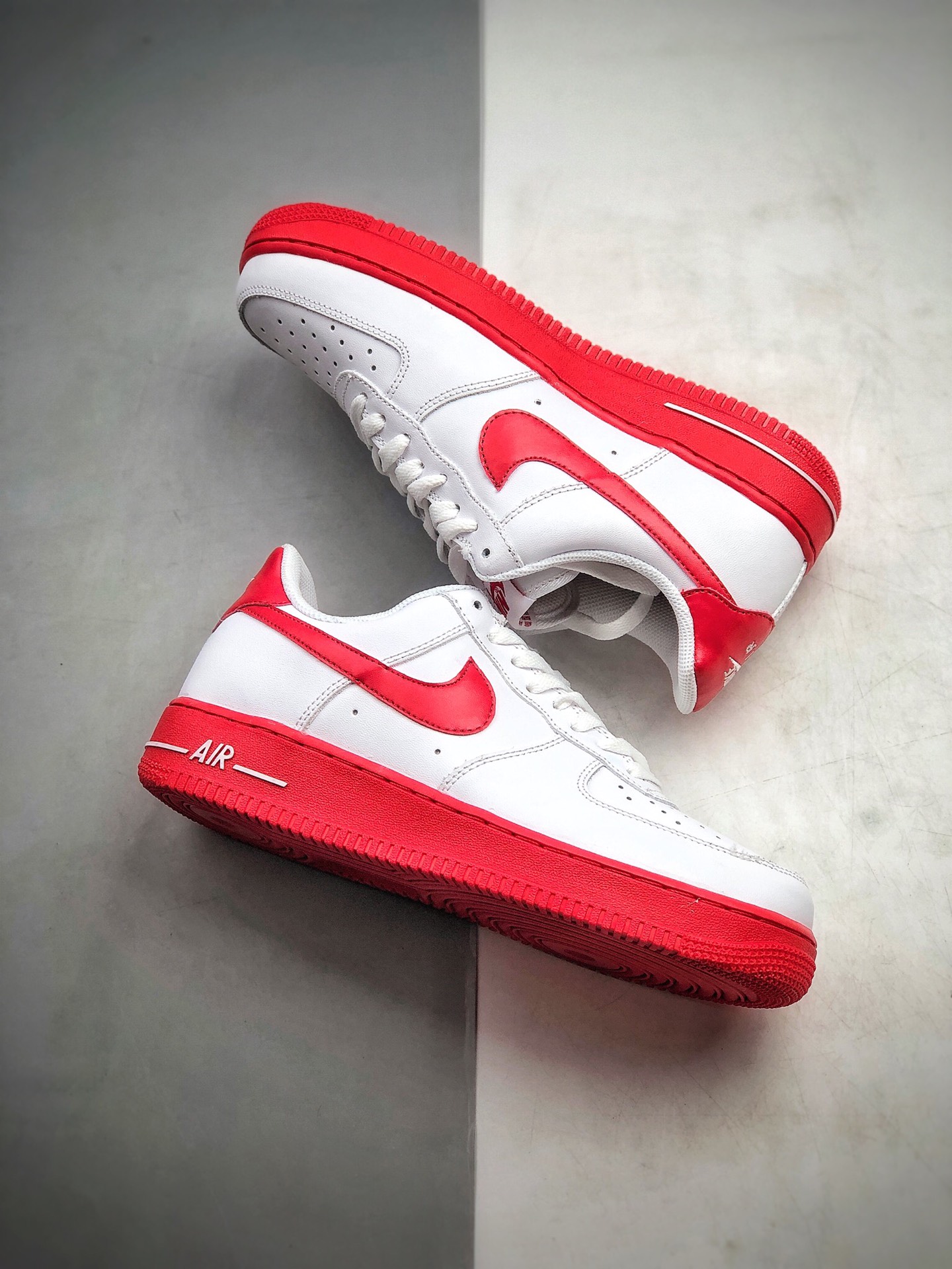 180  耐克Nike 空军一号运动休闲板鞋  货号：CK7663-102