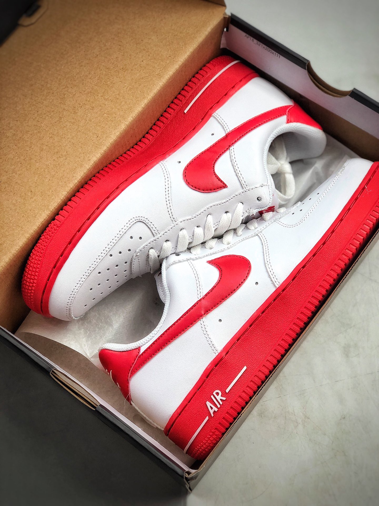 180  耐克Nike 空军一号运动休闲板鞋  货号：CK7663-102