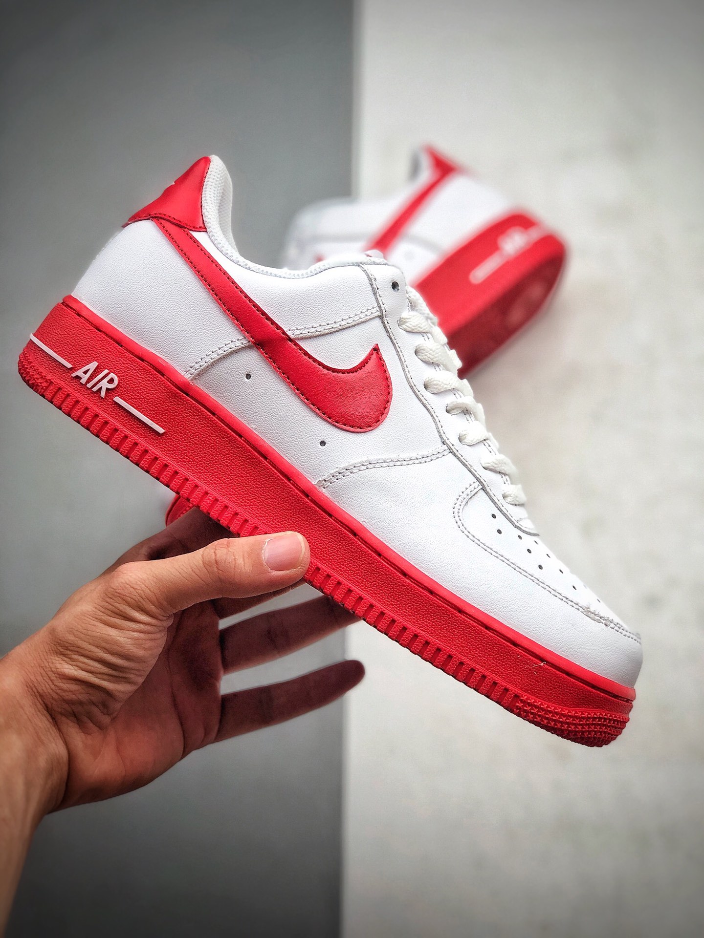 180  耐克Nike 空军一号运动休闲板鞋  货号：CK7663-102