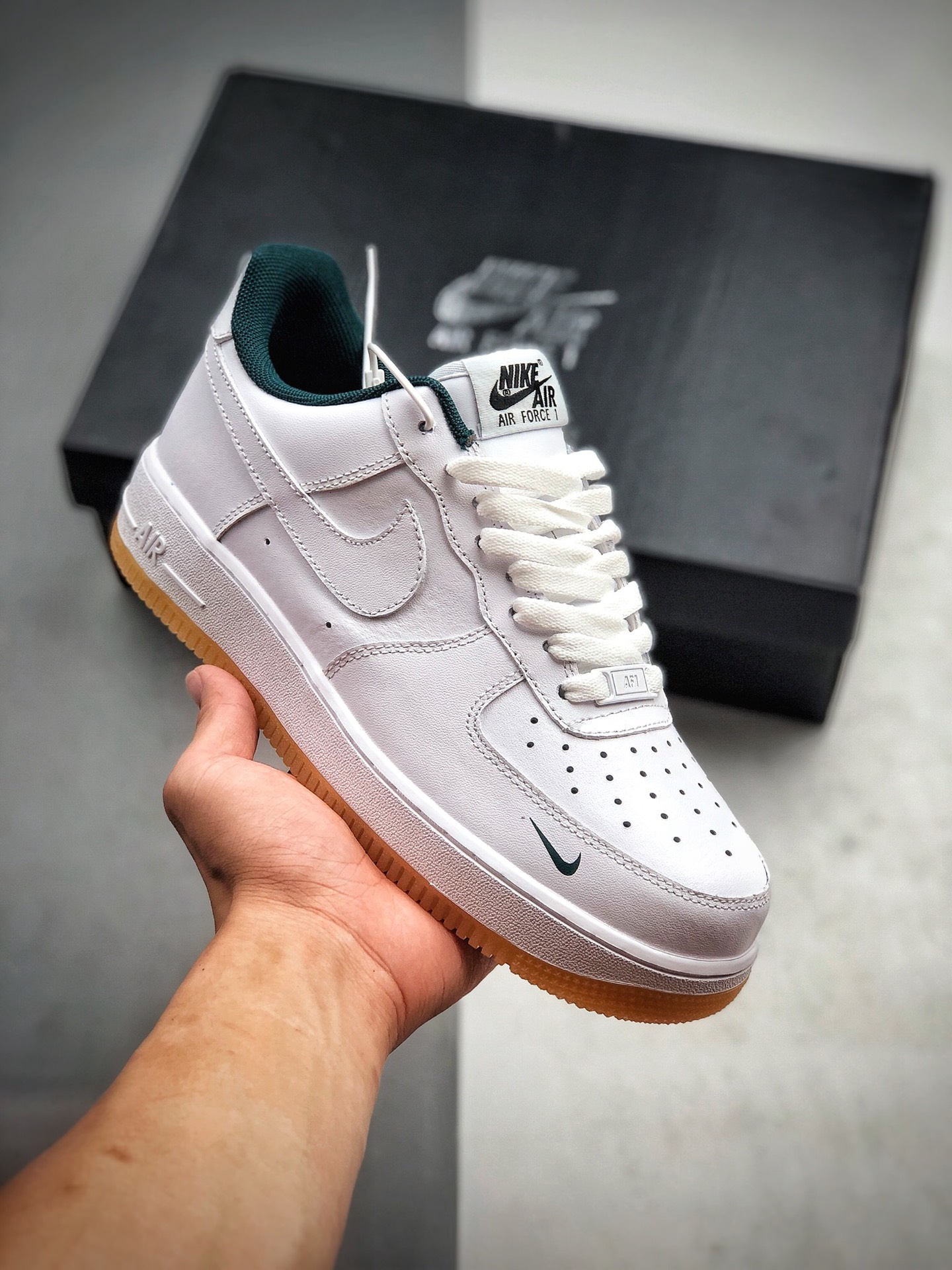 180  耐克Nike 空军一号运动休闲板鞋  货号：AO8761-981