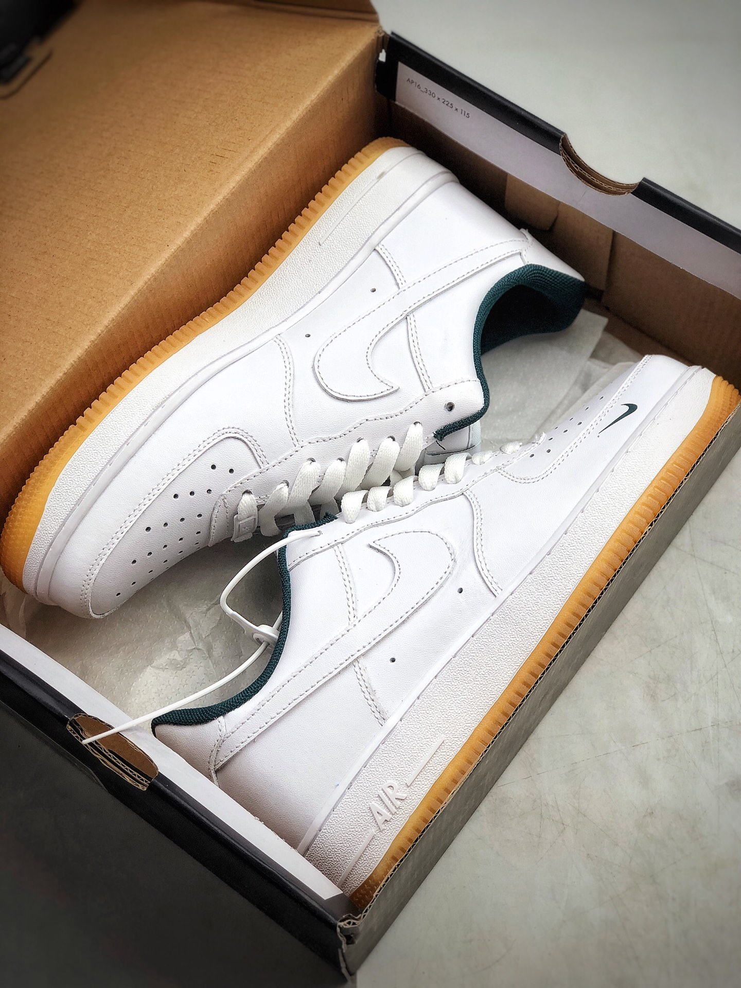 180  耐克Nike 空军一号运动休闲板鞋  货号：AO8761-981