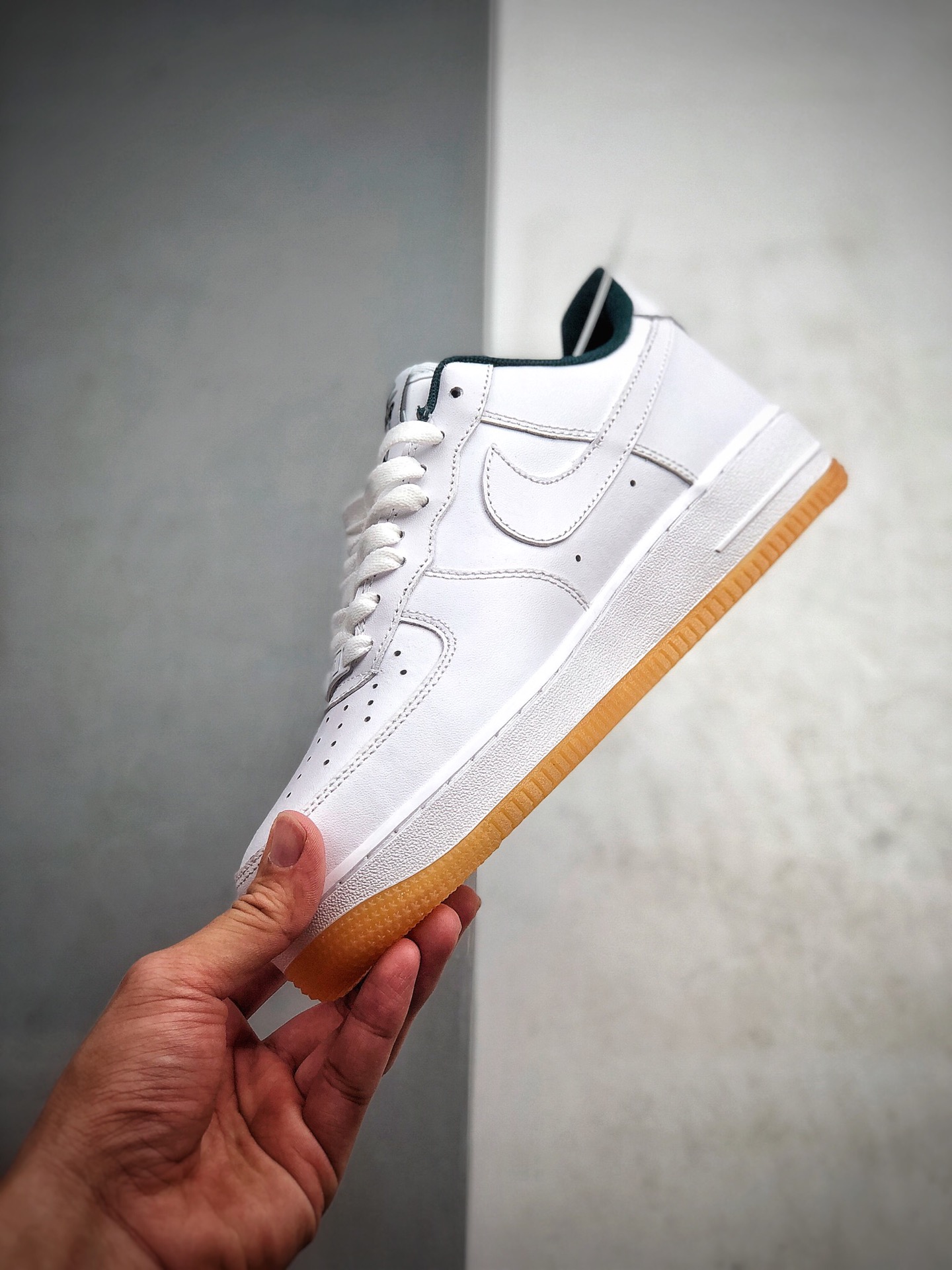 180  耐克Nike 空军一号运动休闲板鞋  货号：AO8761-981