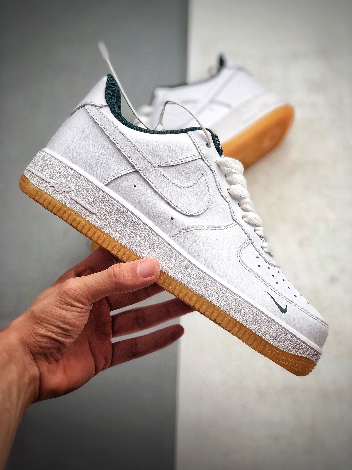 180  耐克Nike 空军一号运动休闲板鞋  货号：AO8761-981