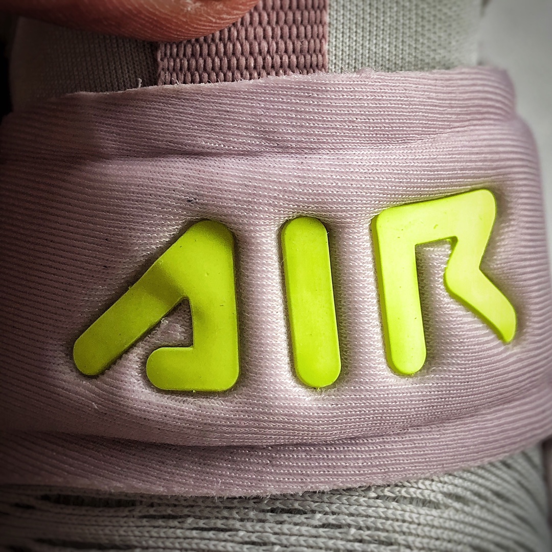 130  耐克NIKE   270 童鞋贾卡网面透气半掌气垫跑步鞋