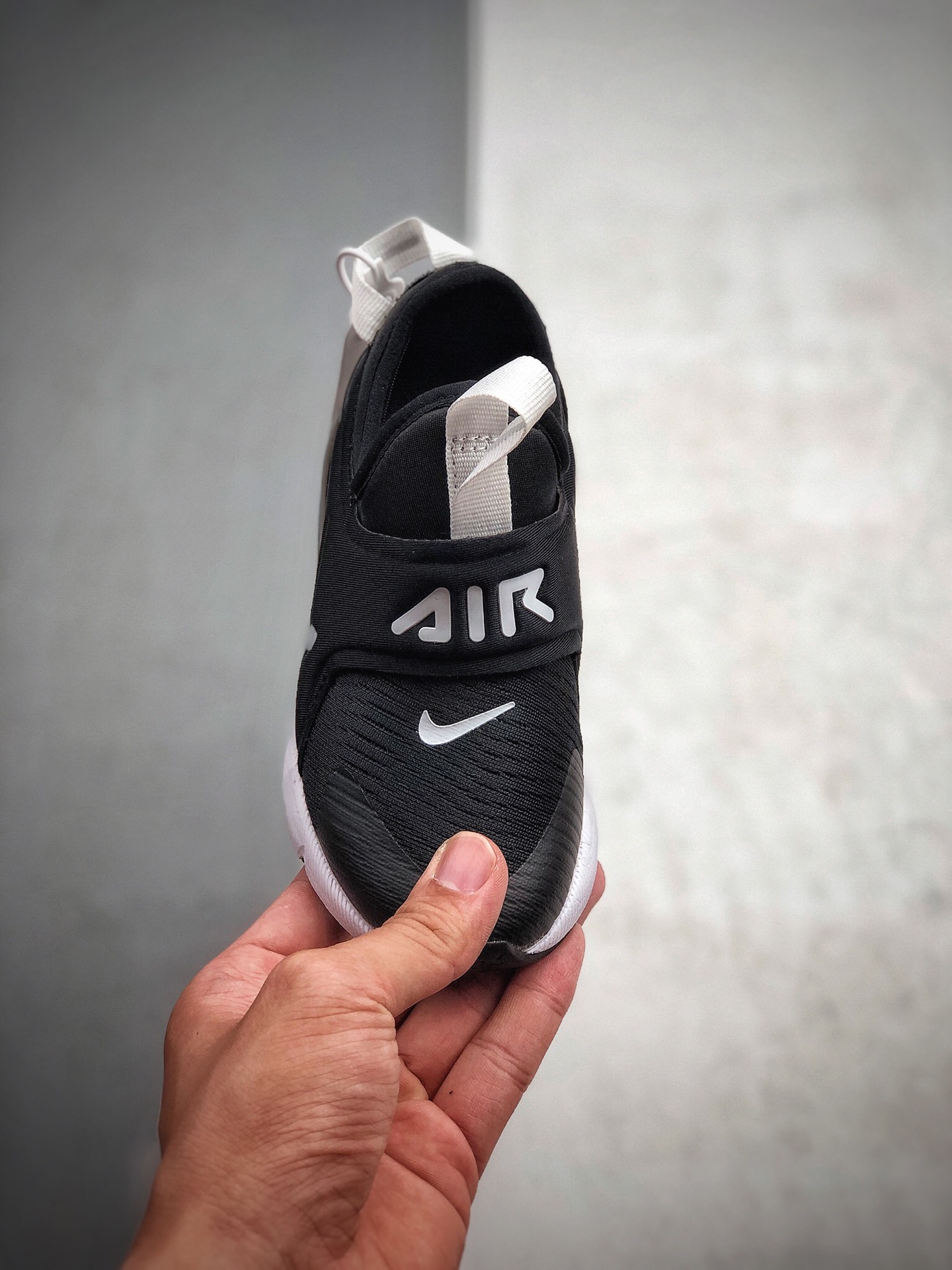 130  耐克NIKE   270 童鞋贾卡网面透气半掌气垫跑步鞋