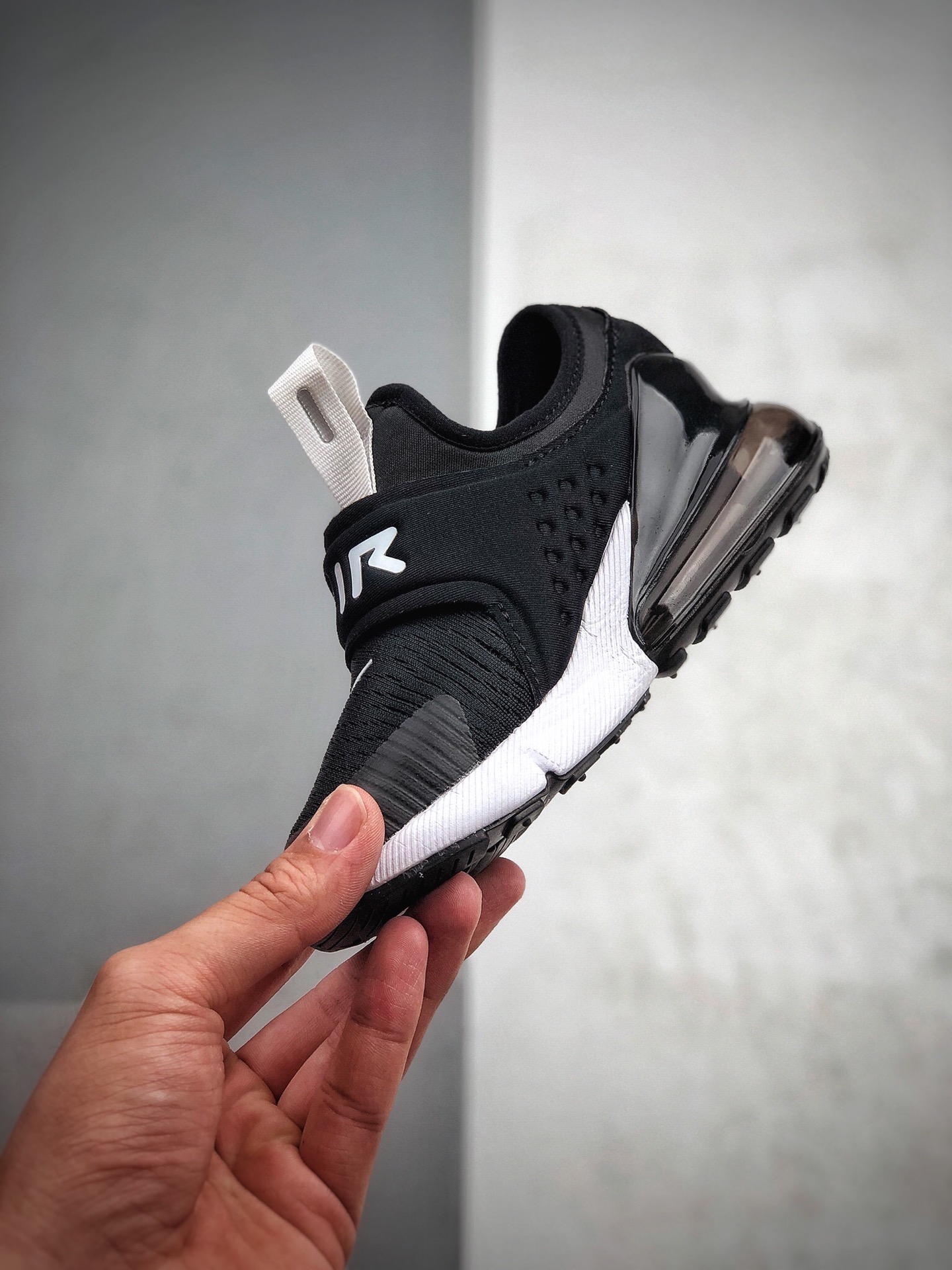 130  耐克NIKE   270 童鞋贾卡网面透气半掌气垫跑步鞋