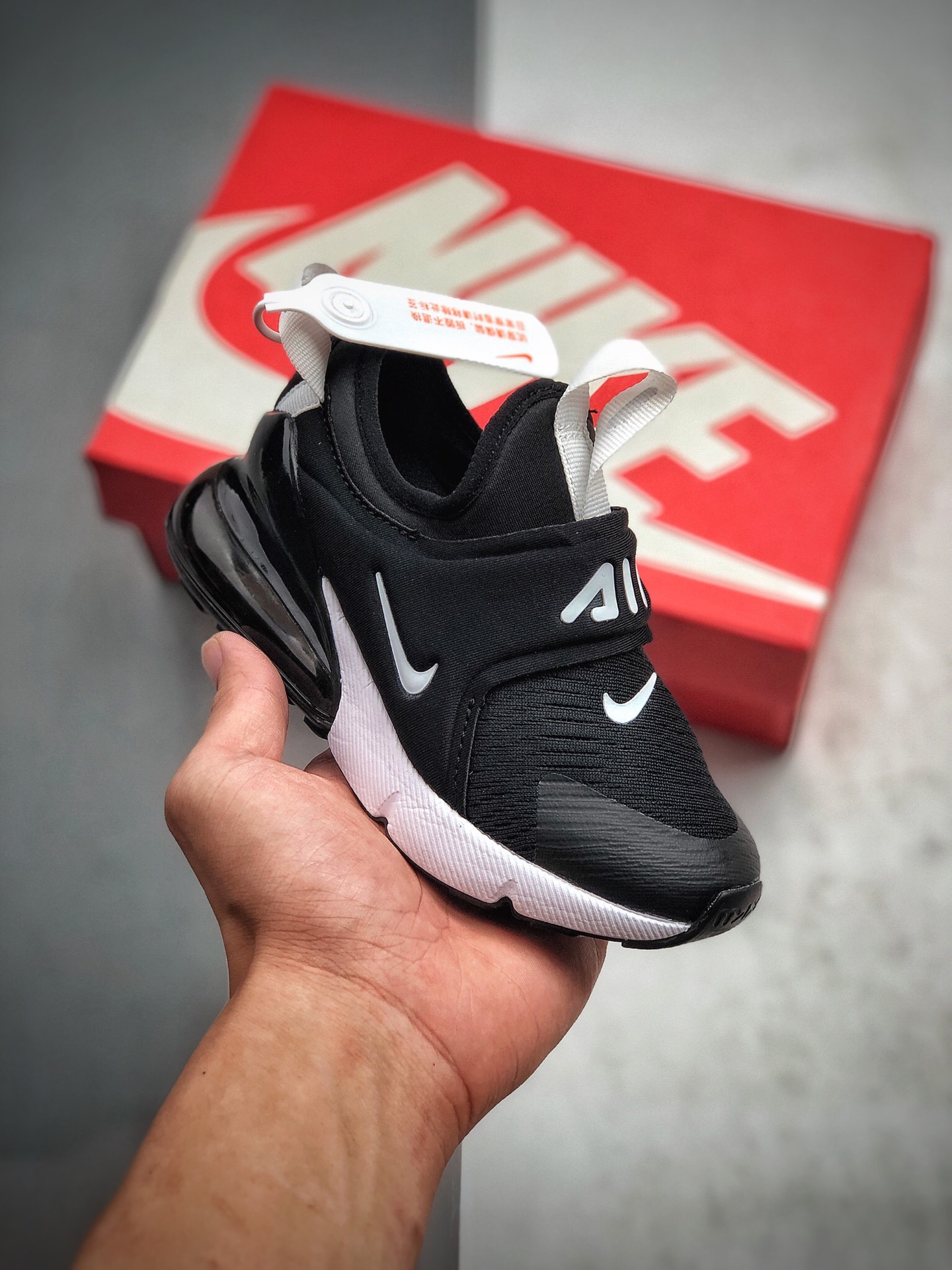130  耐克NIKE   270 童鞋贾卡网面透气半掌气垫跑步鞋