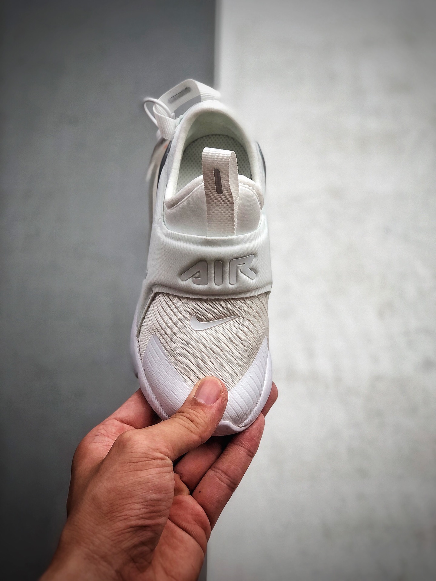 130  耐克NIKE   270 童鞋贾卡网面透气半掌气垫跑步鞋