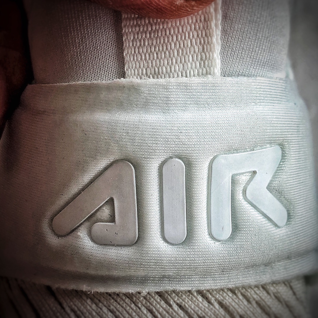 130  耐克NIKE   270 童鞋贾卡网面透气半掌气垫跑步鞋