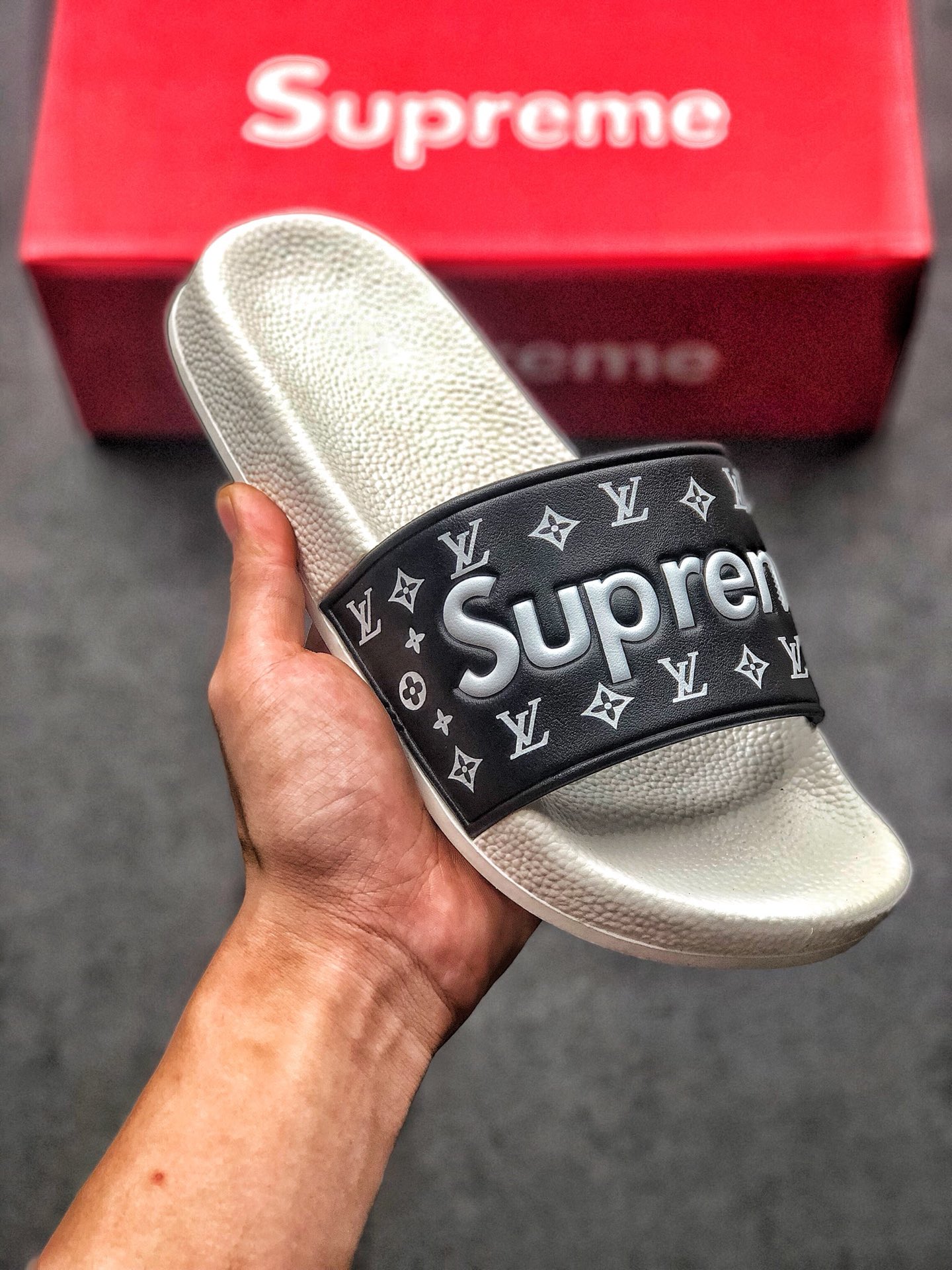 110 Supreme LVsuprize design 街头潮牌沙滩拖鞋情侣款