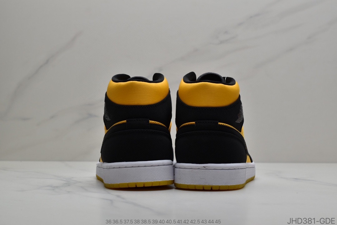 190 公司级耐克NIKEAir Jordan 1 Mid”White Red Black”乔1乔丹一代中帮经典复古文化休闲运动篮球鞋 “黑白红 小芝加哥” 货号:554724-116-莆田鞋,莆田鞋货源,高仿鞋,高仿鞋货源,安福档口,莆田高仿鞋,莆田鞋批发,高仿鞋批发,莆田高仿运动鞋,高仿运动鞋,莆田运动鞋 190 公司级耐克NIKEAir Jordan 1 Mid”White Red Black”乔1乔丹一代中帮经典复古文化休闲运动篮球鞋 “黑白红 小芝加哥” 货号:554724-116