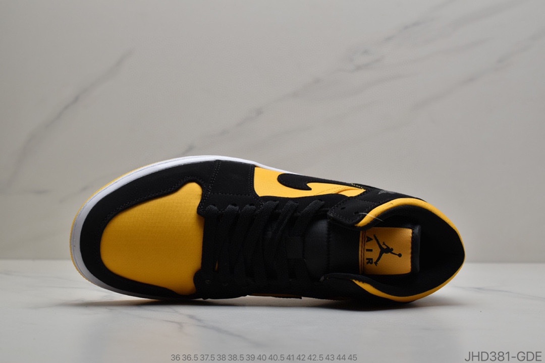 190 公司级耐克NIKEAir Jordan 1 Mid”White Red Black”乔1乔丹一代中帮经典复古文化休闲运动篮球鞋 “黑白红 小芝加哥” 货号:554724-116-莆田鞋,莆田鞋货源,高仿鞋,高仿鞋货源,安福档口,莆田高仿鞋,莆田鞋批发,高仿鞋批发,莆田高仿运动鞋,高仿运动鞋,莆田运动鞋 190 公司级耐克NIKEAir Jordan 1 Mid”White Red Black”乔1乔丹一代中帮经典复古文化休闲运动篮球鞋 “黑白红 小芝加哥” 货号:554724-116