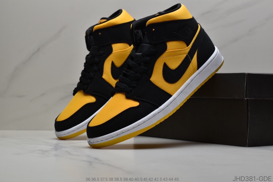 190 公司级耐克NIKEAir Jordan 1 Mid”White Red Black”乔1乔丹一代中帮经典复古文化休闲运动篮球鞋 “黑白红 小芝加哥” 货号:554724-116-莆田鞋,莆田鞋货源,高仿鞋,高仿鞋货源,安福档口,莆田高仿鞋,莆田鞋批发,高仿鞋批发,莆田高仿运动鞋,高仿运动鞋,莆田运动鞋 190 公司级耐克NIKEAir Jordan 1 Mid”White Red Black”乔1乔丹一代中帮经典复古文化休闲运动篮球鞋 “黑白红 小芝加哥” 货号:554724-116