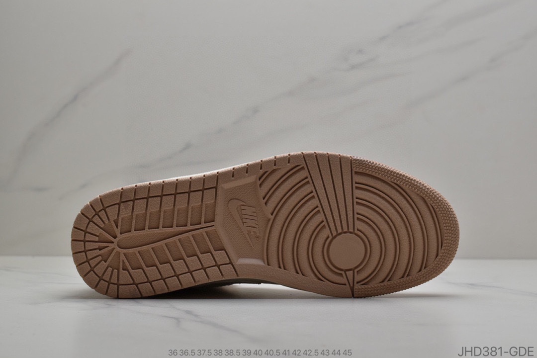 190 公司级耐克NIKEAir Jordan 1 Mid”White Red Black”乔1乔丹一代中帮经典复古文化休闲运动篮球鞋 “黑白红 小芝加哥” 货号：554724-116