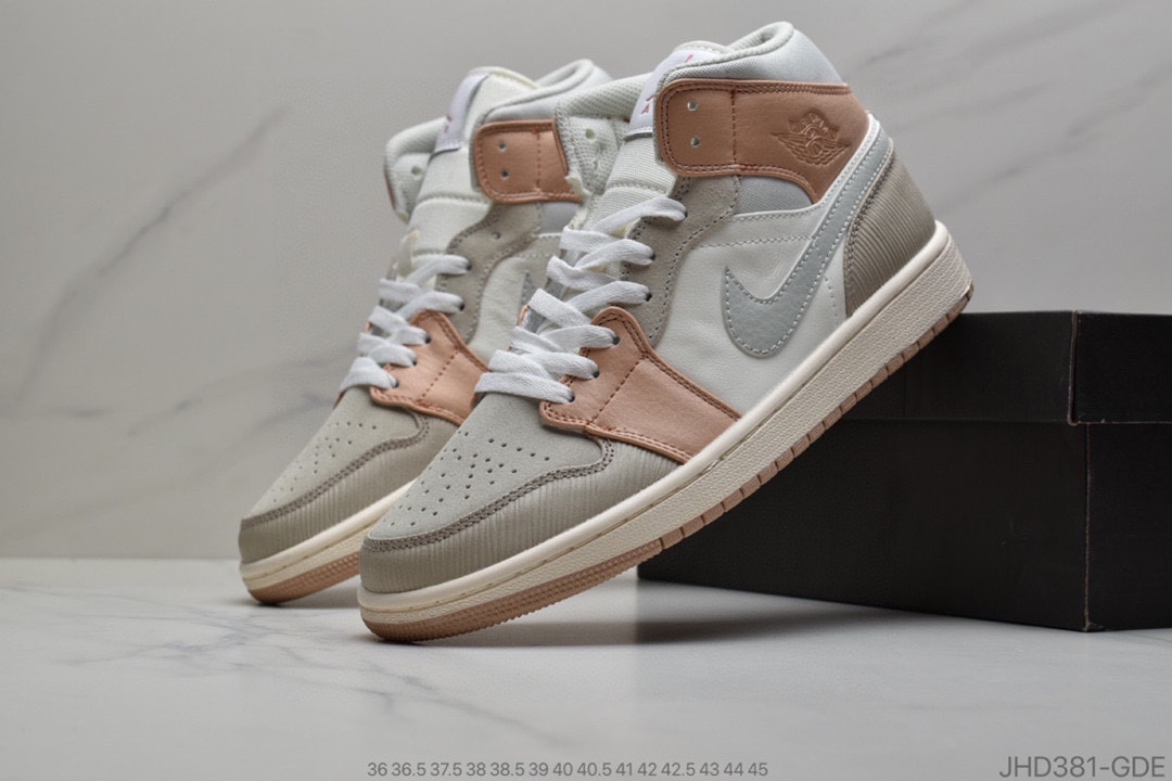 190 公司级耐克NIKEAir Jordan 1 Mid”White Red Black”乔1乔丹一代中帮经典复古文化休闲运动篮球鞋 “黑白红 小芝加哥” 货号：554724-116