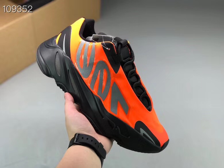💰160
原装真爆版本 完美鞋型 Yeezy 700 MNVN 前卫复古风
全网独家首发  这双侃爷新作依然搭载了 Boost 中底，然而大家应该都还没见过这双鞋拆开的模样。这双鞋依然搭载了全掌的 Boost 中底，而鞋面则是一体化的 “鞋罩” 设计，让这个 MNVN 新鞋型在保留复古气质的同时，又有科技感十足的未来体验  货号：FV3258
SIZE：36 36.5 37 38 38.5 39 40 40.5 41 42 42.5 43 44 44.5 45 46