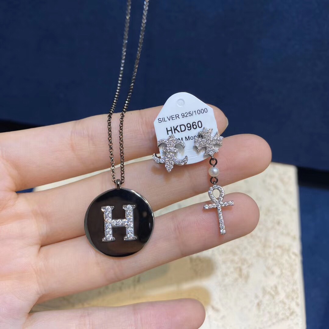 Chrome Hearts 字母项链 克罗心耳环，就一对了奸笑