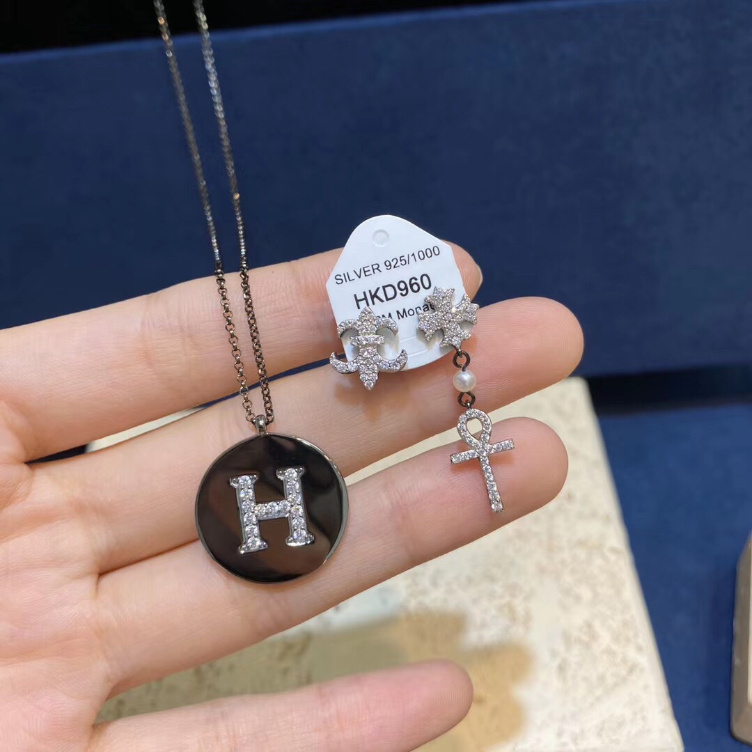 Chrome Hearts 字母项链 克罗心耳环，就一对了奸笑