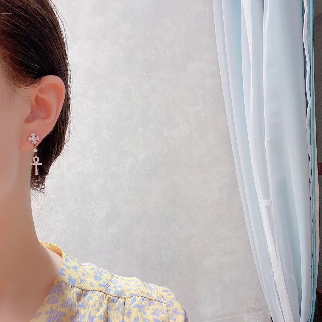 Chrome Hearts 字母项链 克罗心耳环，就一对了奸笑
