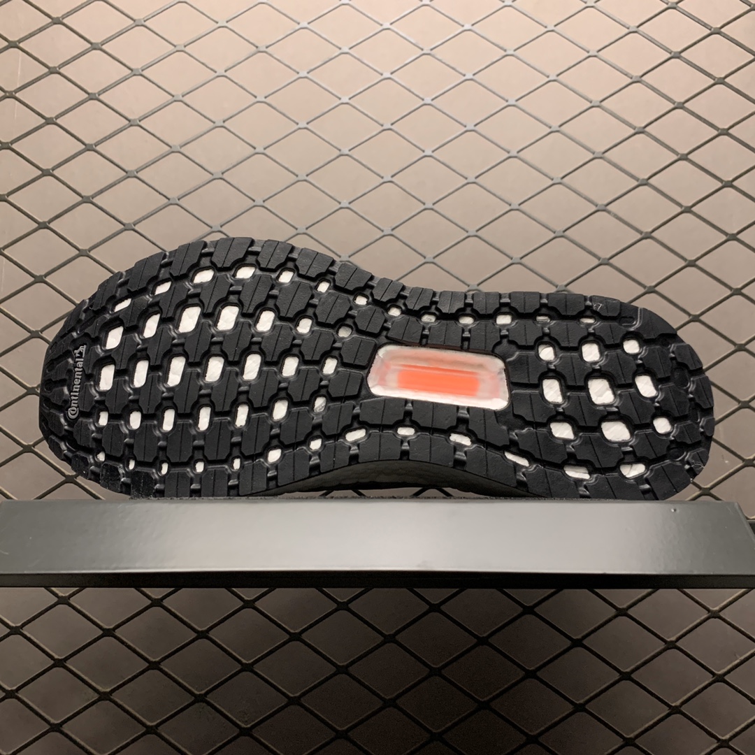 180 Adidas 阿迪达斯 Ultra Boost 20 超弹力爆米花中底 联名休闲跑步鞋 EG0694 超弹力缓震BOOST中底 带来非凡脚感