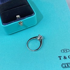⚠️此款调价⚠️ T家蒂芙尼奢华皇后六爪戒指💍😈钻戒 进口高碳钻女戒指 S925纯银 风靡欧洲 太空纳 ⚠️此款调价⚠️ T家蒂芙尼奢华皇后六爪戒指💍😈钻戒 进口高碳钻女戒指 S925纯银 风靡欧洲 太空纳