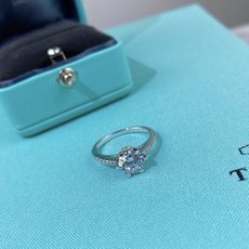 ⚠️此款调价⚠️ T家蒂芙尼奢华皇后六爪戒指💍😈钻戒 进口高碳钻女戒指 S925纯银 风靡欧洲 太空纳 ⚠️此款调价⚠️ T家蒂芙尼奢华皇后六爪戒指💍😈钻戒 进口高碳钻女戒指 S925纯银 风靡欧洲 太空纳