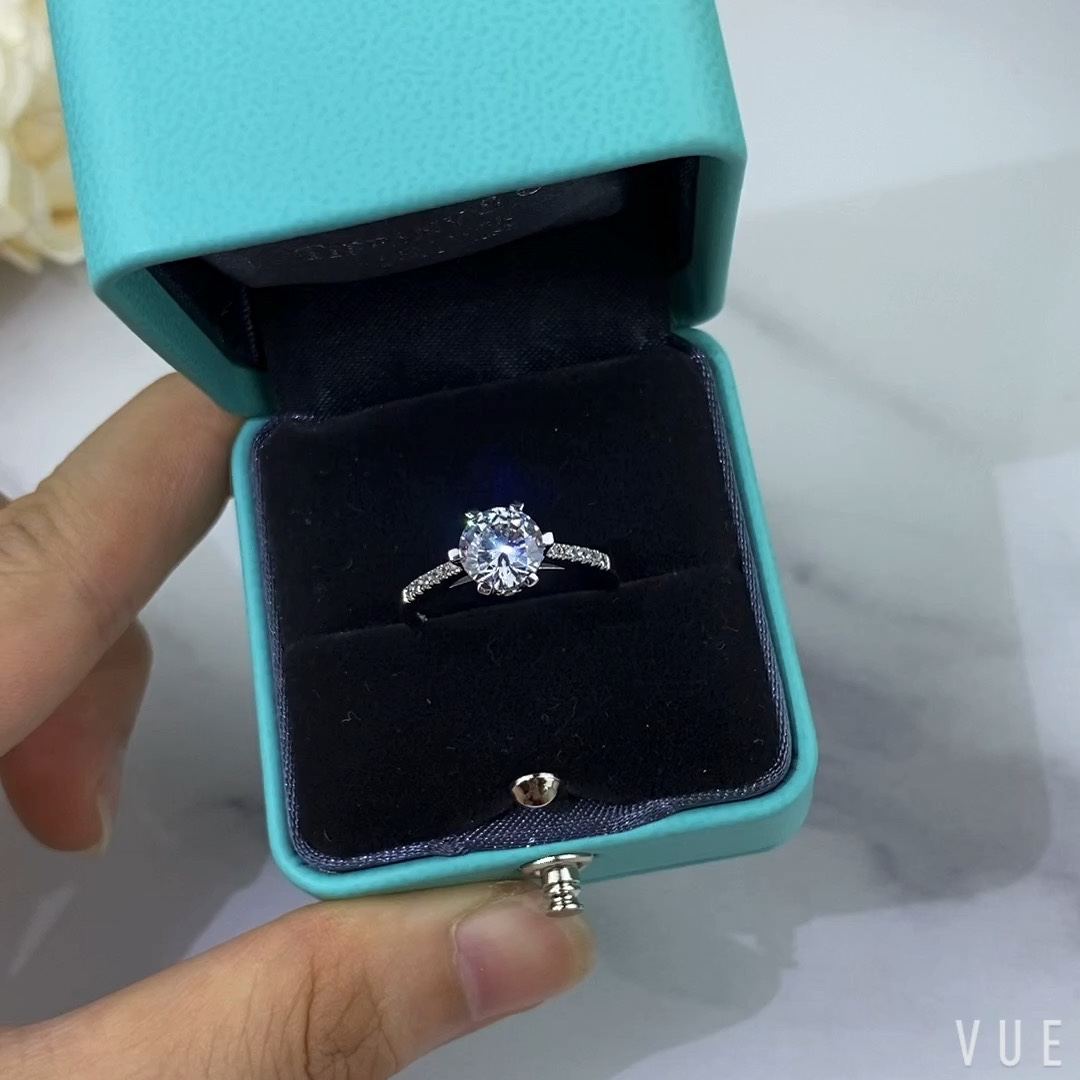 蒂芙尼六爪钻戒💍