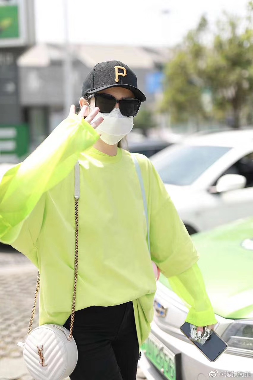 Saint laurent Ysl 最新VINYLE鱼子酱小圆包 610436白色