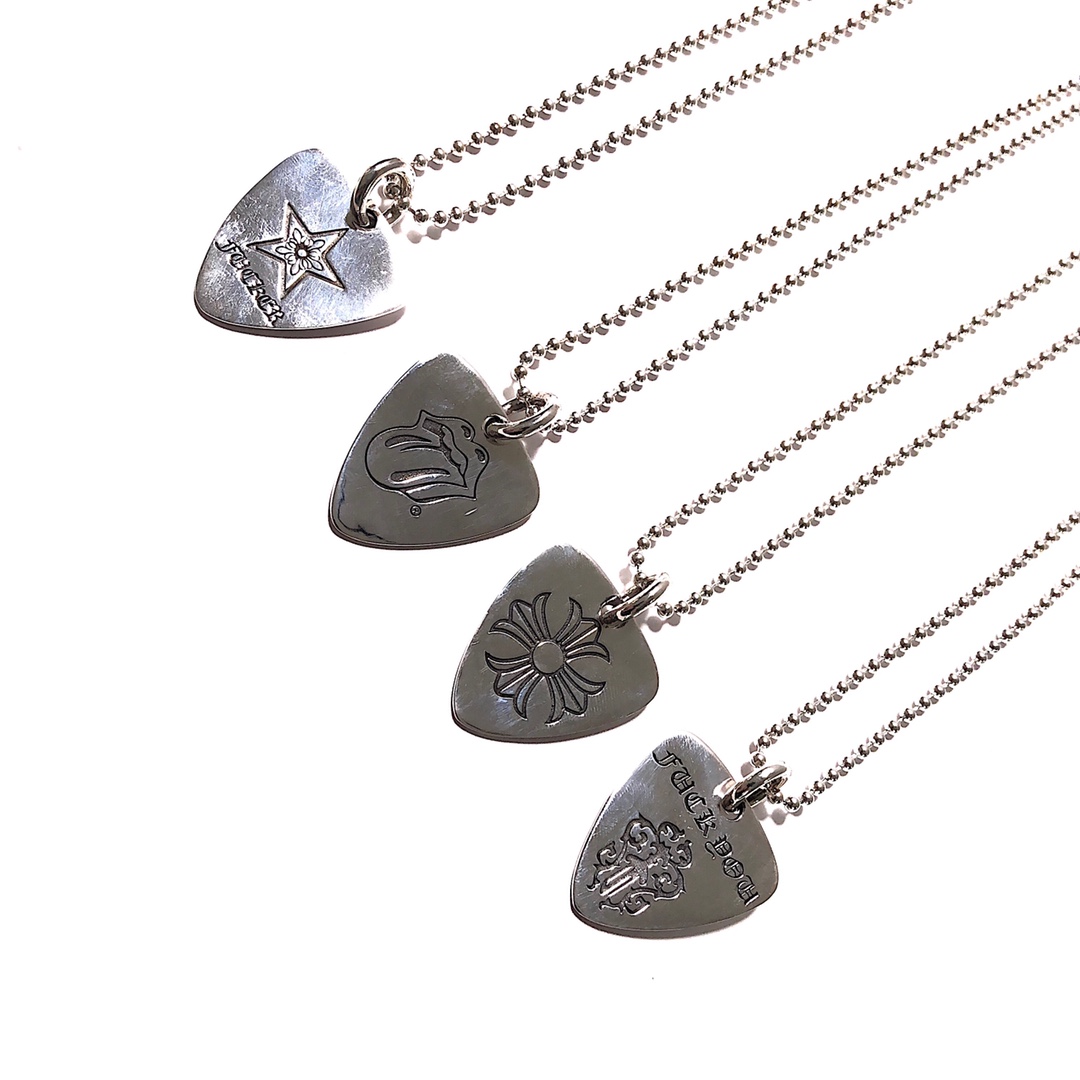 Chrome Hearts 新品上架𝗖𝗵𝗿𝗼𝗺𝗲 𝗛𝗲𝗮𝗿𝘁𝘀 克罗心 吉他拨片项链