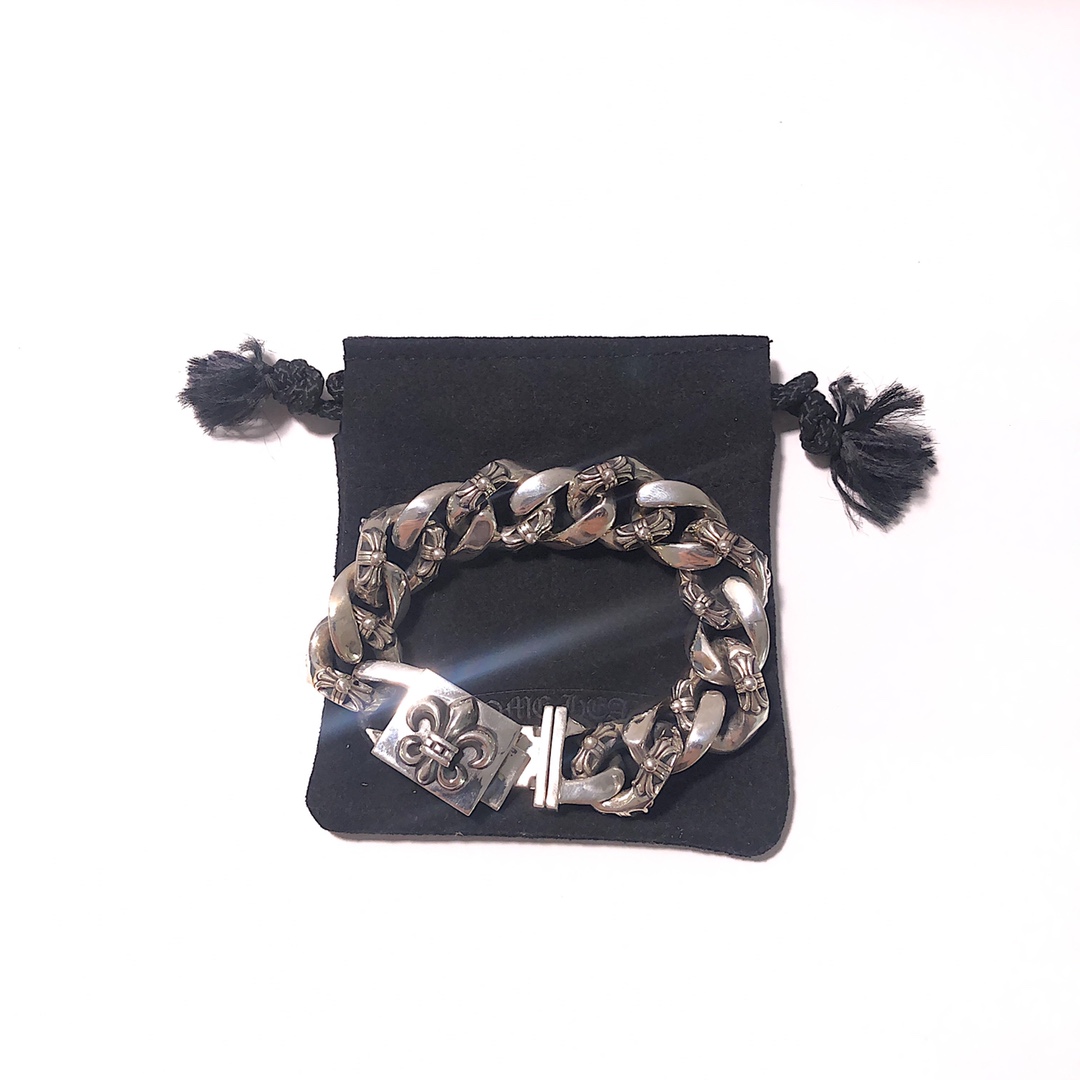 Chrome Hearts 新品上架𝗖𝗵𝗿𝗼𝗺𝗲 𝗛𝗲𝗮𝗿𝘁𝘀 克罗心粗银手链