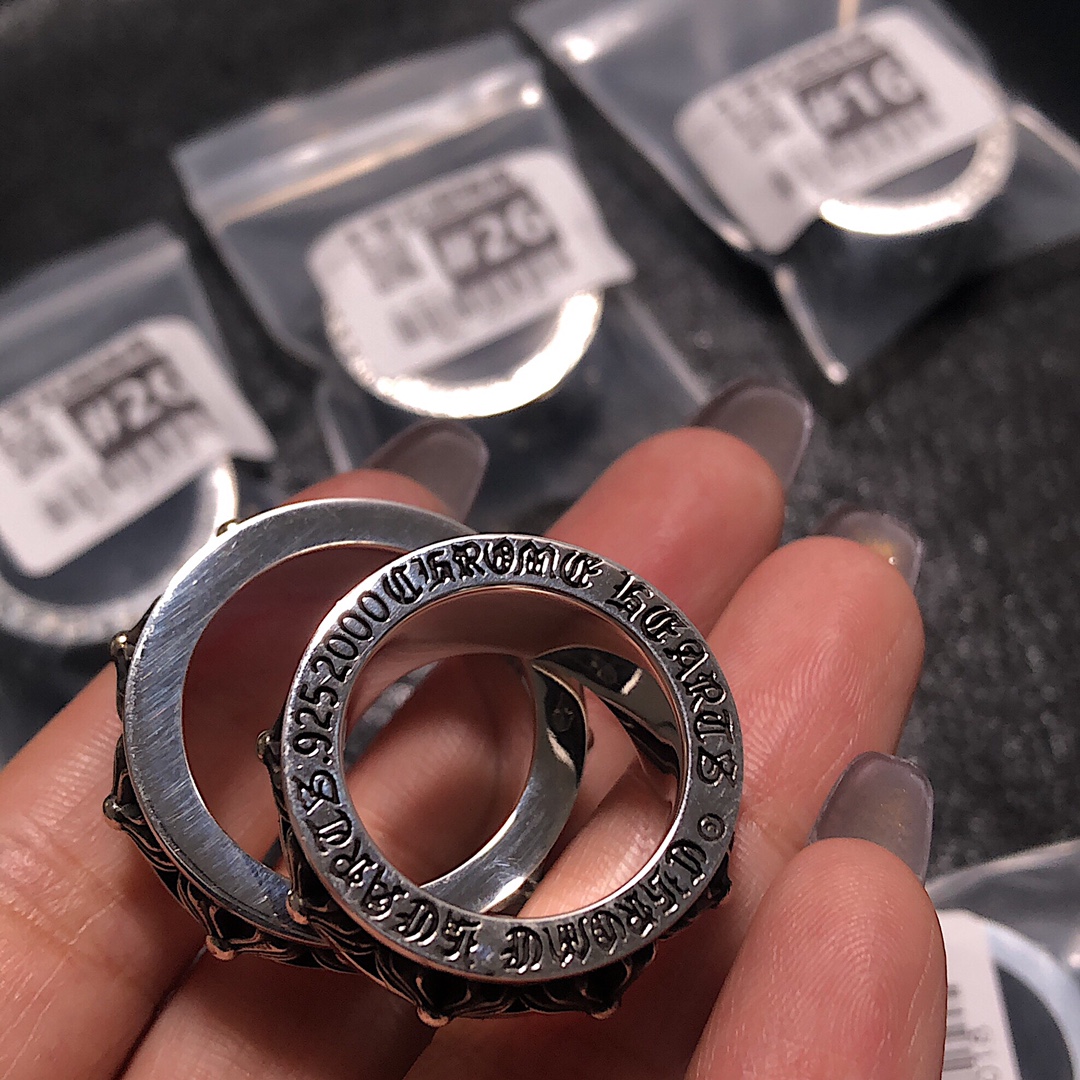 Chrome Hearts 𝗖𝗵𝗿𝗼𝗺𝗲 𝗛𝗲𝗮𝗿𝘁𝘀 克罗心十字架旋转戒指