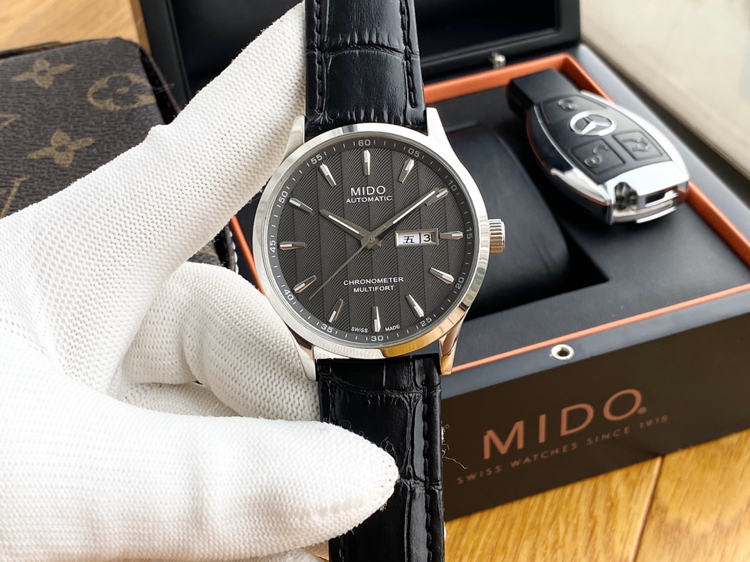 💰330
美度-MIDO🎉舵手系列  男士腕表 全自动机械机芯 316L精钢表壳  矿物质超强玻璃镜面  精钢表带/小牛皮表带 直径40mm厚11mm 经典优雅的风格、简约的设计,瑞士制表大师创作了赋予优良品质和典雅外观的腕表,满足了人们将其佩戴一生的愿景。三十年光阴流转,贝伦赛丽系列以其优雅高贵的经典气息,诠释了美度手表的品牌格言 a mark of TRUE design“灵感见证永恒”。