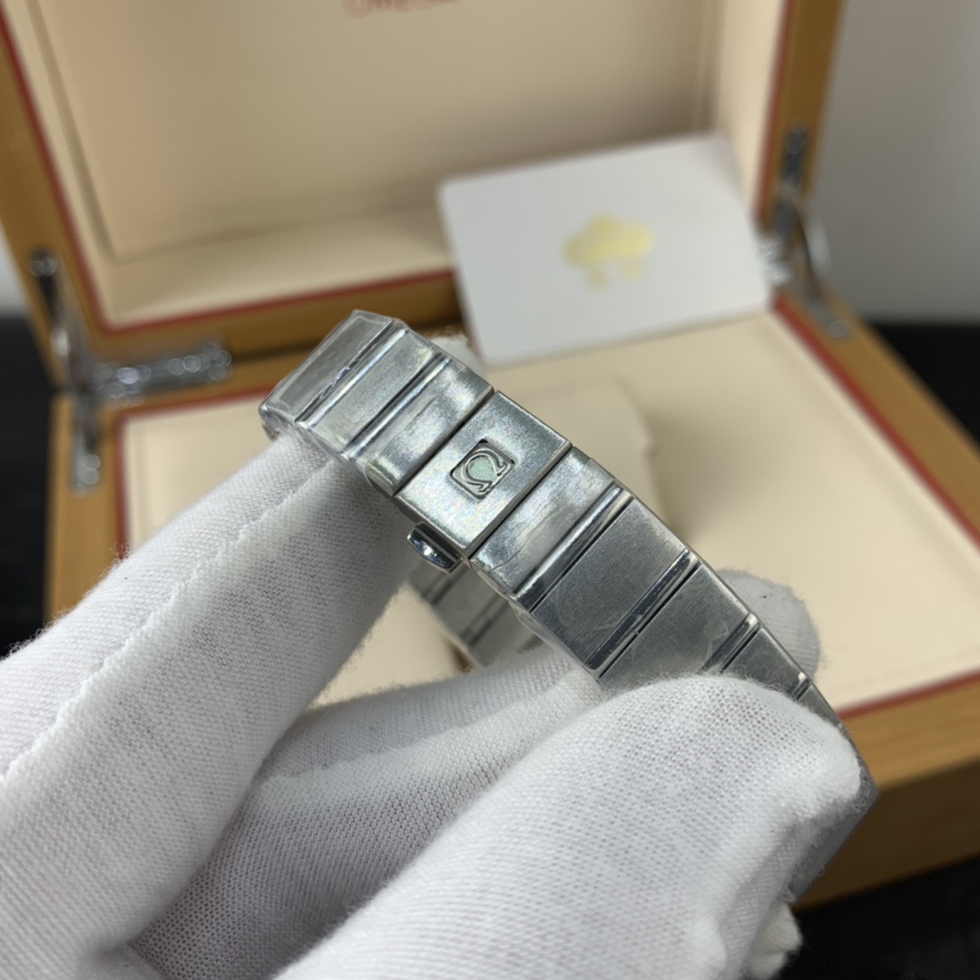 Omega 皇家 欧米茄星座系列贝壳面机械女表