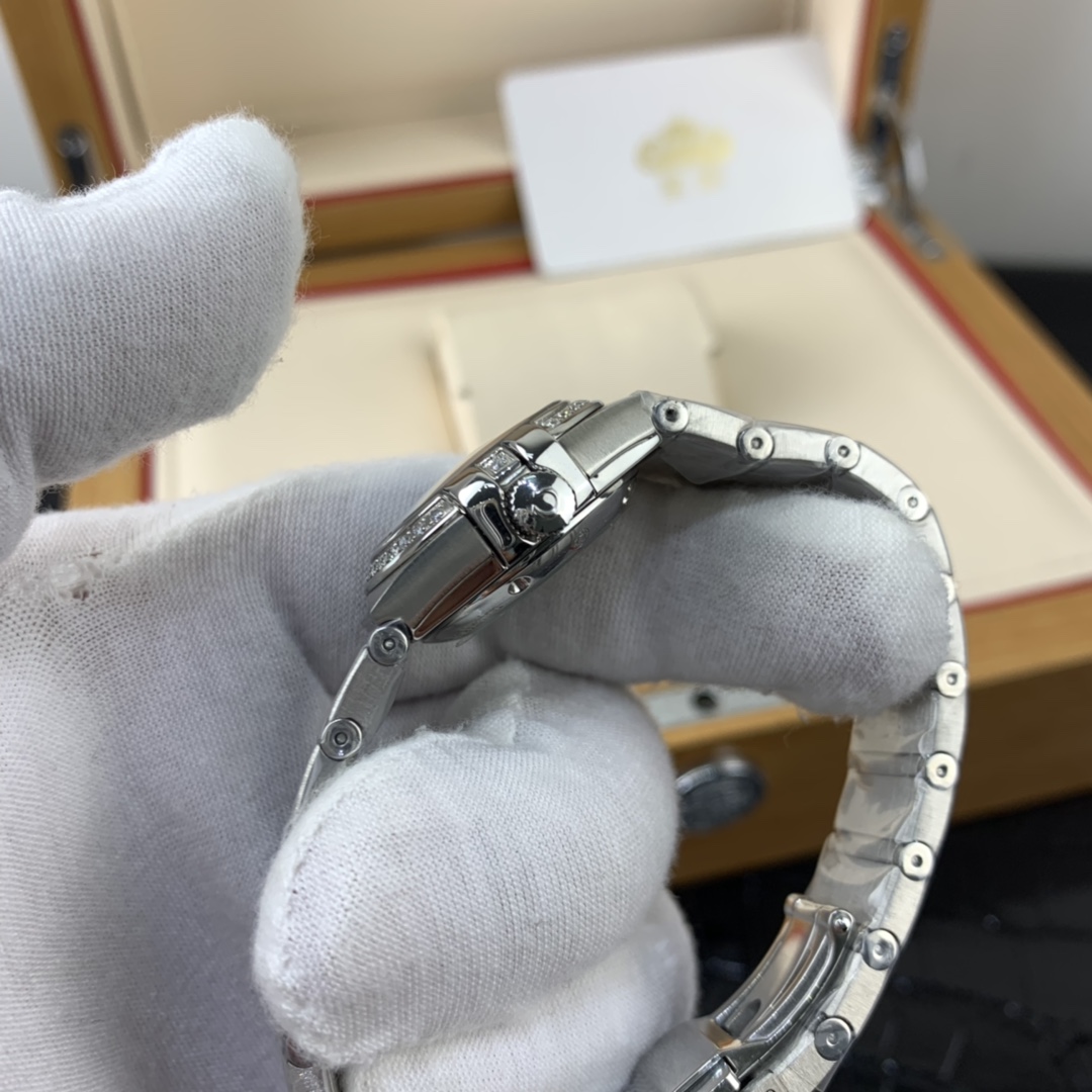 Omega 皇家 欧米茄星座系列贝壳面机械女表