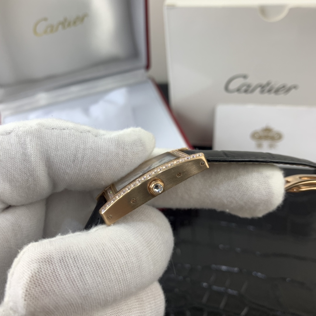 Cartier 皇家 卡地亚坦克系列镶钻女表