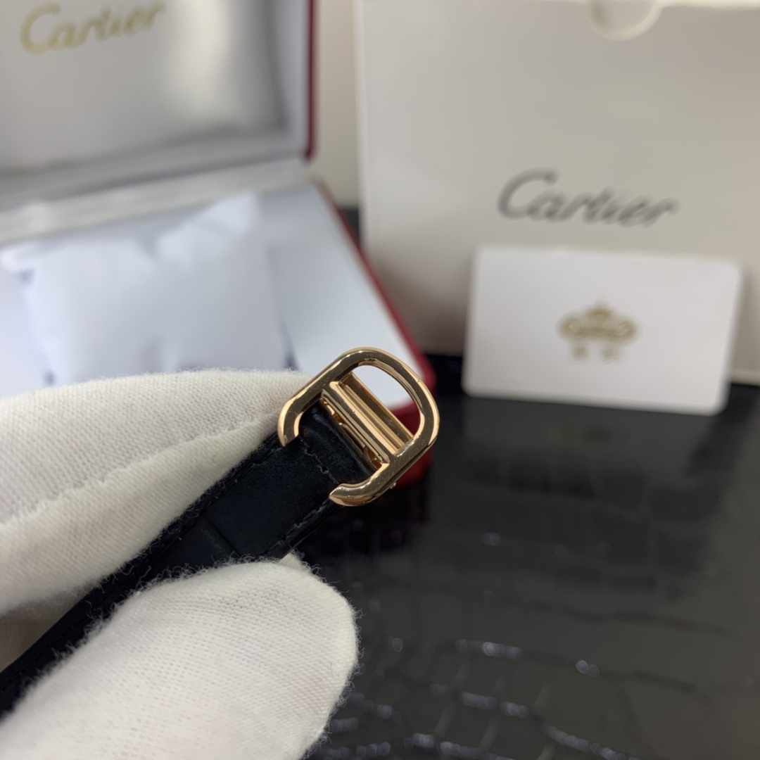 Cartier 皇家 卡地亚坦克系列镶钻女表