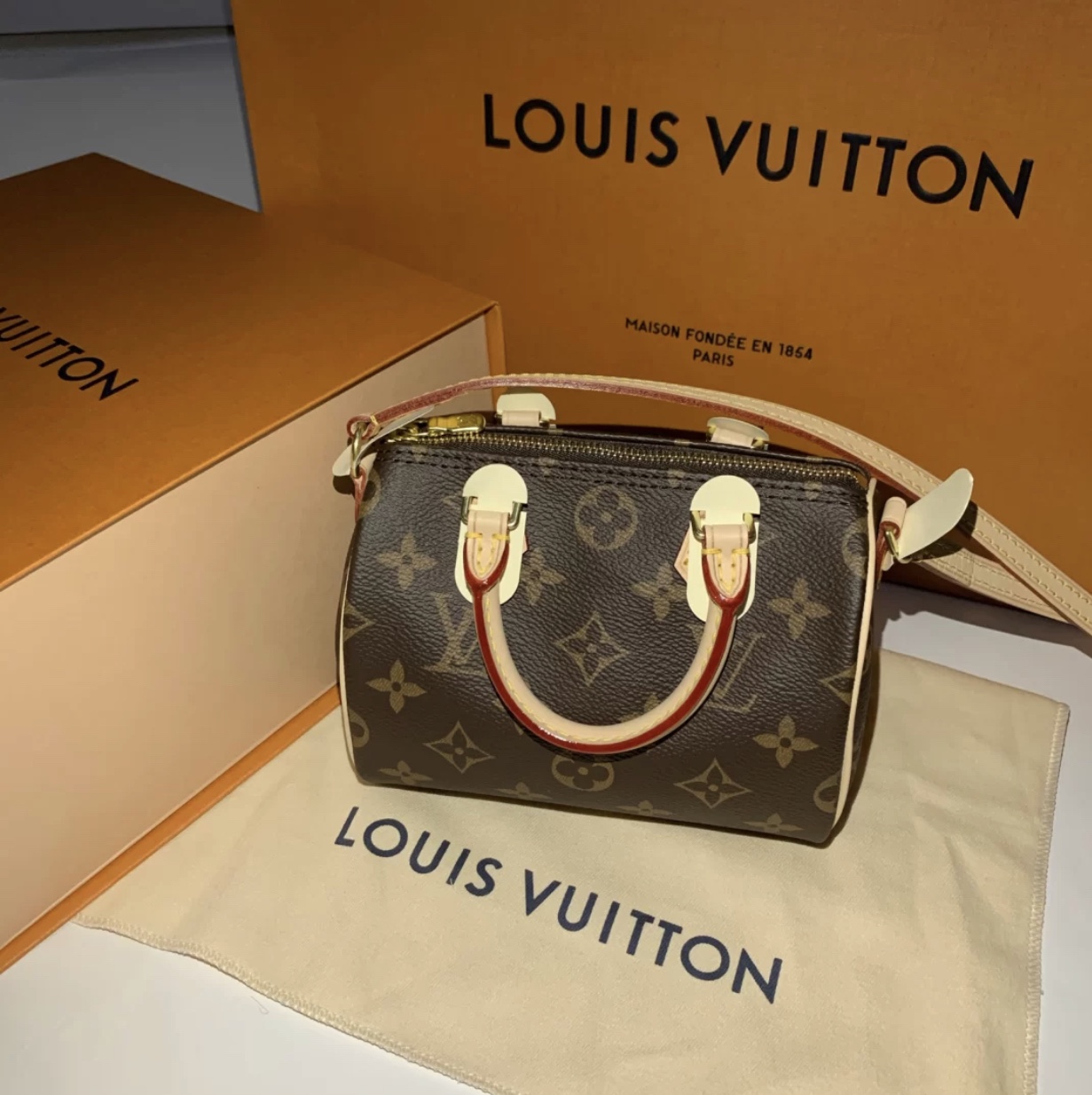 NO:176576,The fourth genuine product I bought (the authentic products are all with jams) The large product is also made in France!  NANO SEEDY Model 61252,19860909购入的第四只正品实拍（正品都是有卡纸的） 大货也是法国产 ！ NANO SEEDY 型号 61252,,Bag