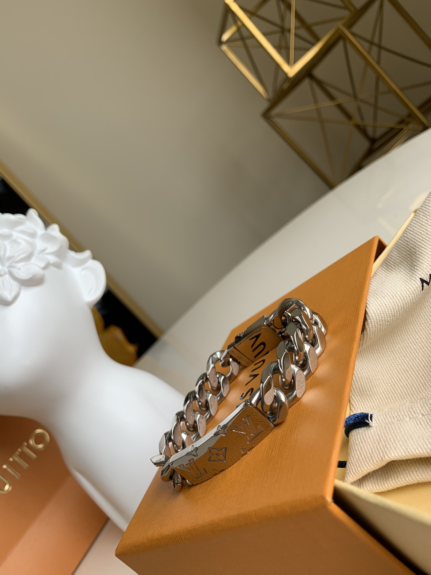 NO:395889,lv new bracelet made of stainless steel never fades, LV [original leather], louis vuitton, bracelet19860909lv 新款手链 精钢材质 永久不掉色,LV【原厂皮】,louis vuitton,bracelet,Bag