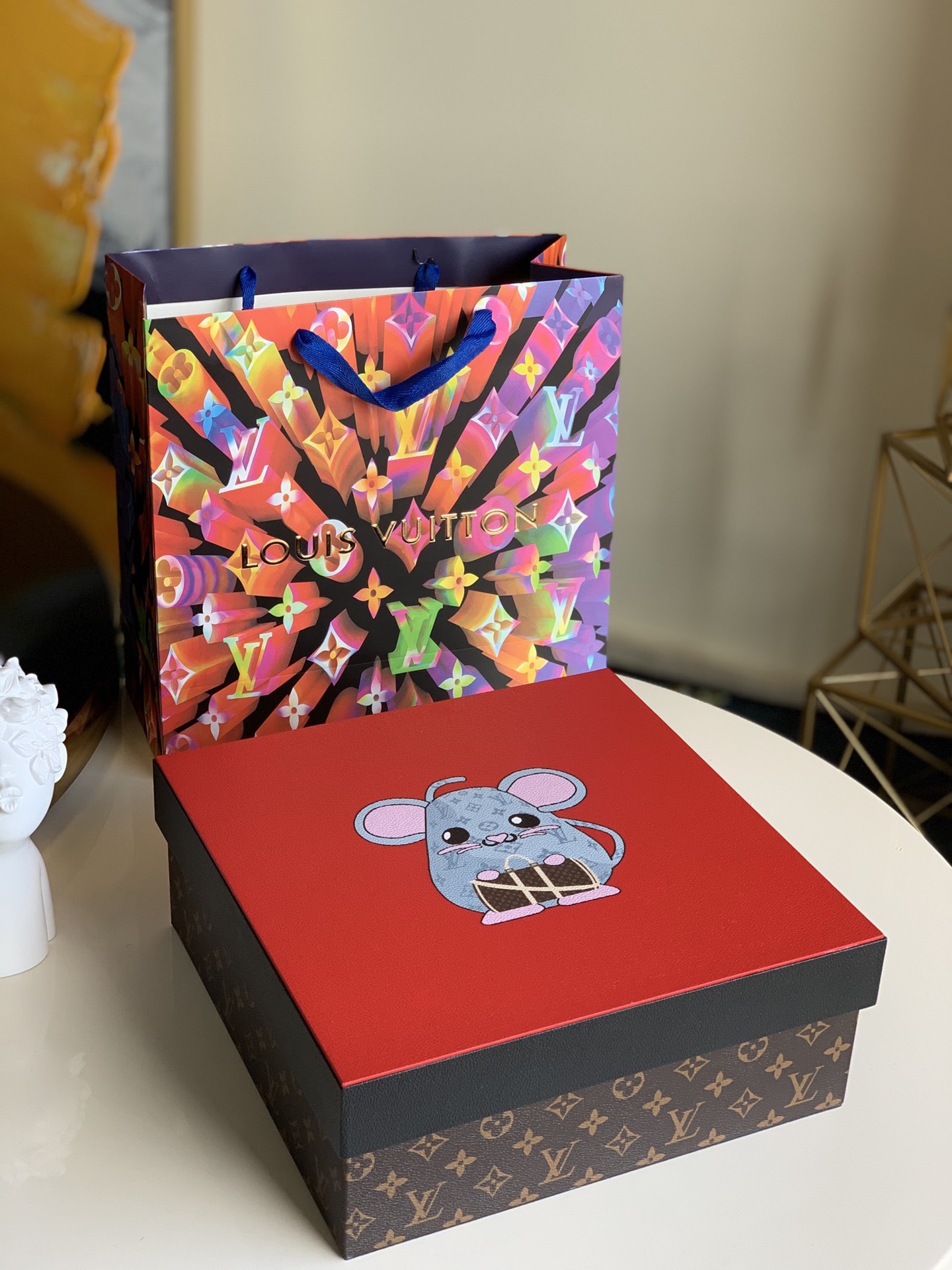 NO:395901,Donkey Ceramic Cup Gift Box Two cups in total, 4 cups in one set. Even if not used, it looks good at home. The golden lines of the cup are all covered with real gold. Top ceramic cups are made of pure hand-painted to plant grass for everyone. Decisively keep a set of them. I., LV [original leather], louis vuitton, louis vuitton, louis vuitton19860909驴家陶瓷杯礼盒 两款杯型 共4个杯子为一套 就算不使用 摆在家里也好看 杯子的金色线条 都是贴真金 顶级陶瓷杯 采用纯手工彩绘 给大家种草啦 果断自留一套 I.,LV【原厂皮】,louis vuitton,louis vuitton,louis vuitton,Bag