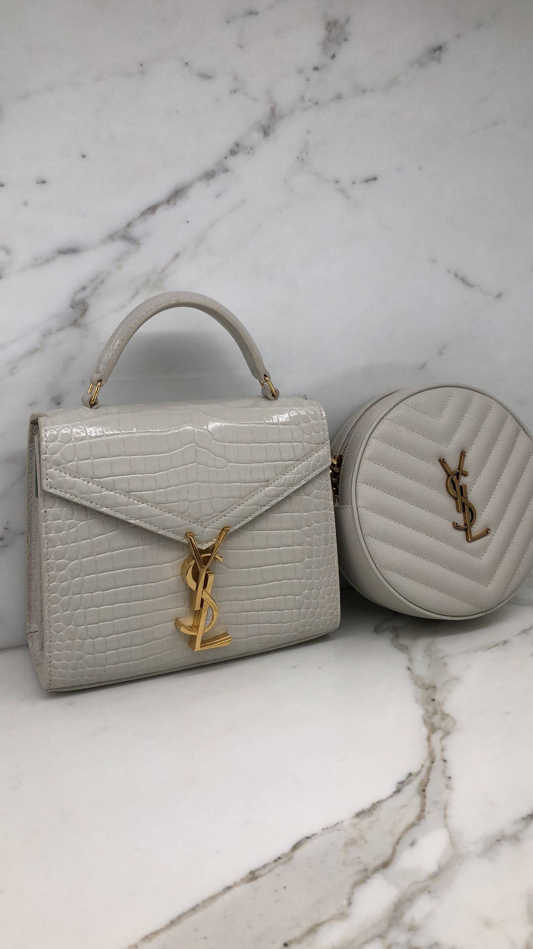 YSL 𝐂𝐚𝐬𝐬𝐚𝐧𝐝𝐫𝐚 Mini 20CM 鳄鱼纹手拎包 602716白色/金扣