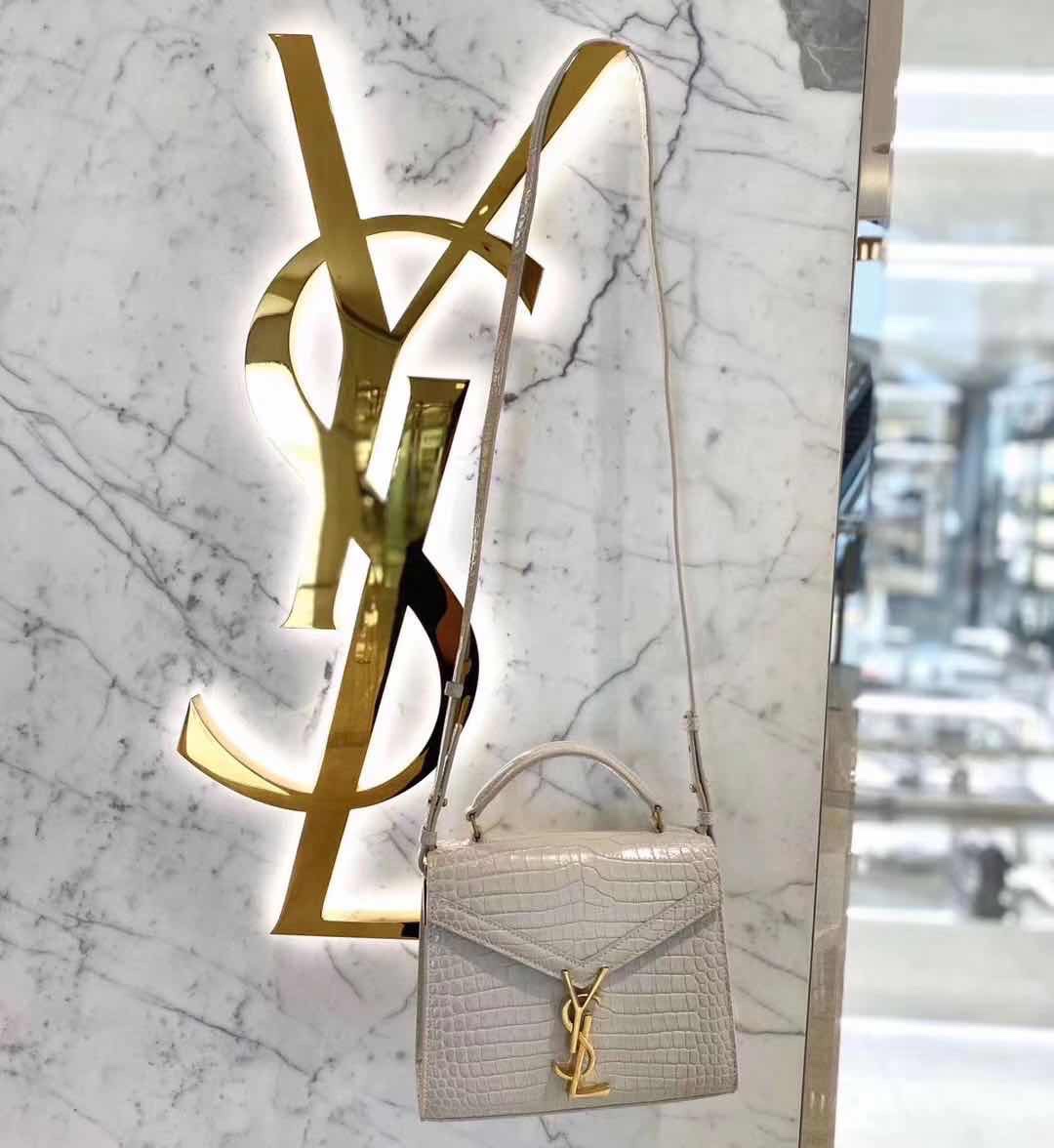 YSL 𝐂𝐚𝐬𝐬𝐚𝐧𝐝𝐫𝐚 Mini 20CM 鳄鱼纹手拎包 602716白色/金扣