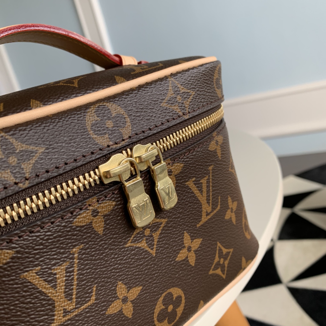 Louis Vuitton LV Nice 迷你化妆包 M44495