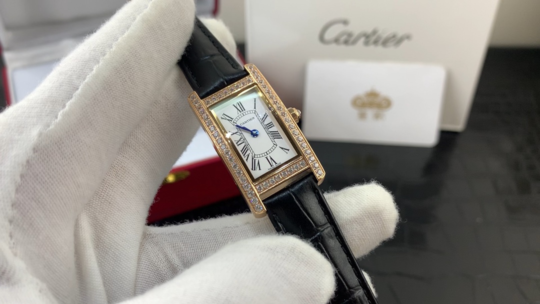 Cartier 皇家 卡地亚坦克系列镶钻女表视频欣赏