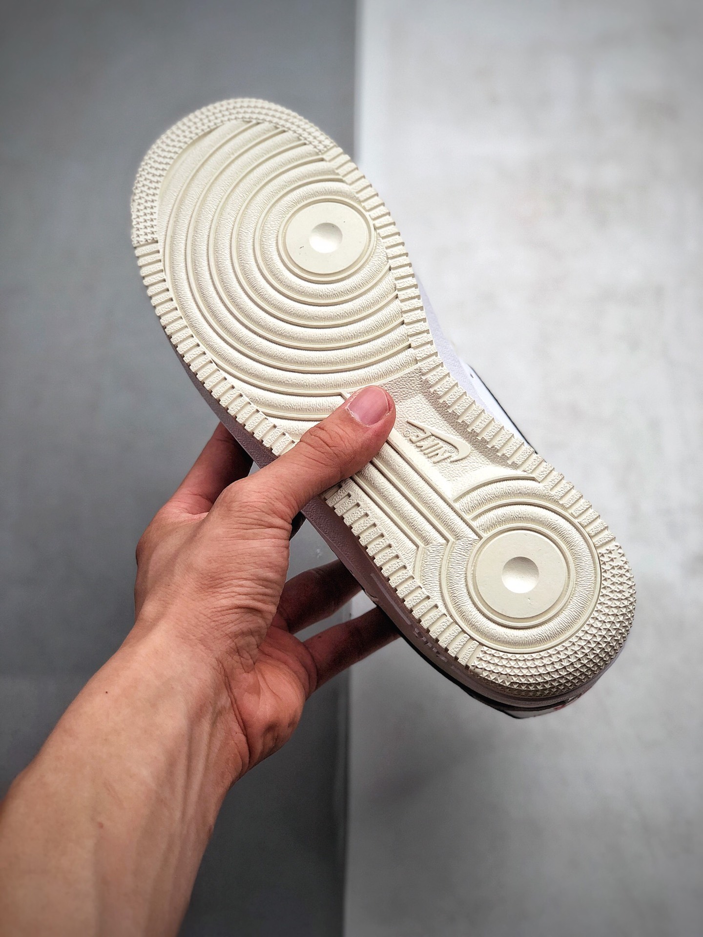 180  耐克Nike 空军一号运动休闲板鞋  货号：FF0902-012