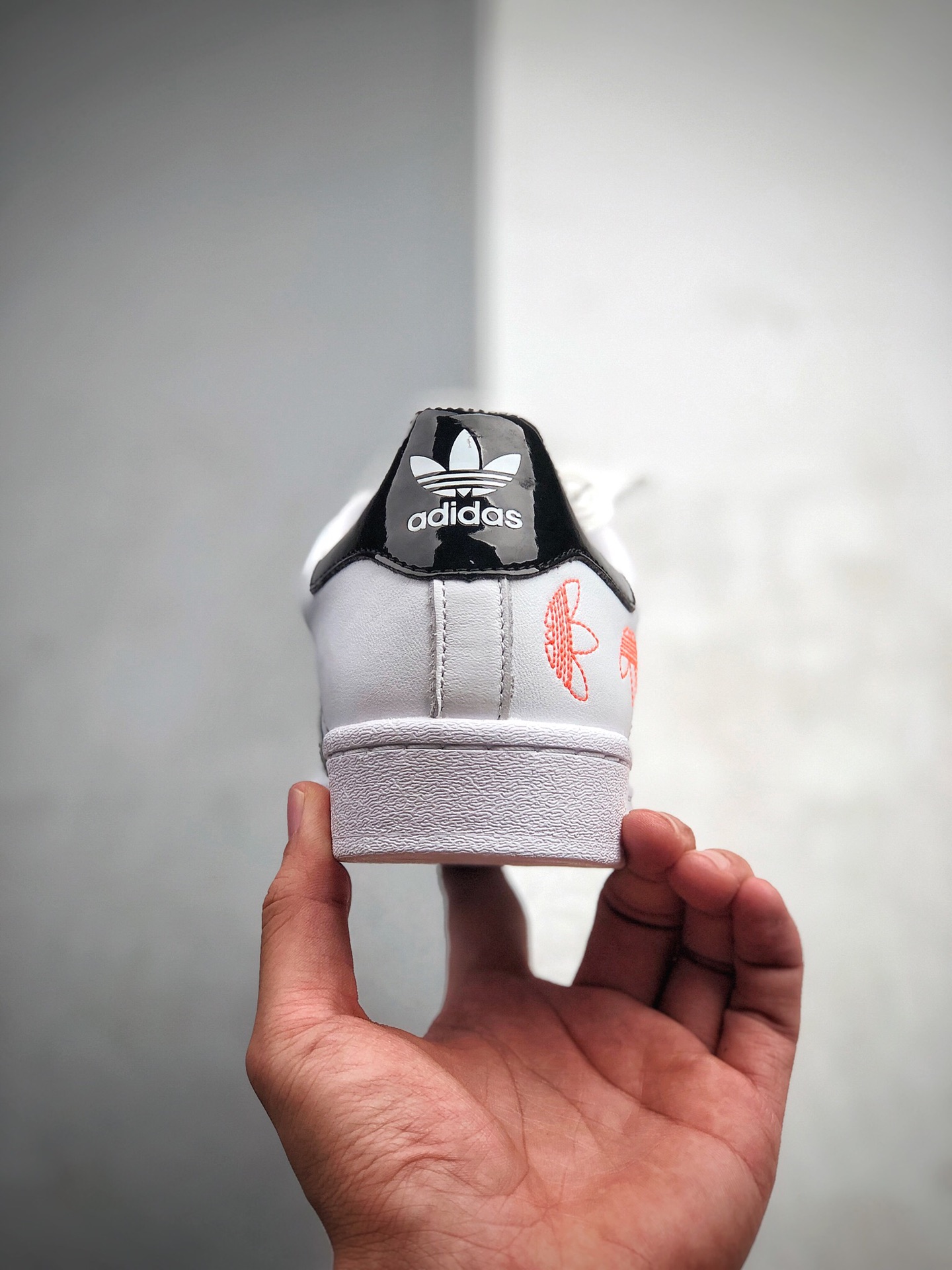 160  阿迪达斯 Adidas Stan Smith“白金LOGO” 三叶草贝壳头 50周年 电绣三叶草logo点缀  货号：FX2246