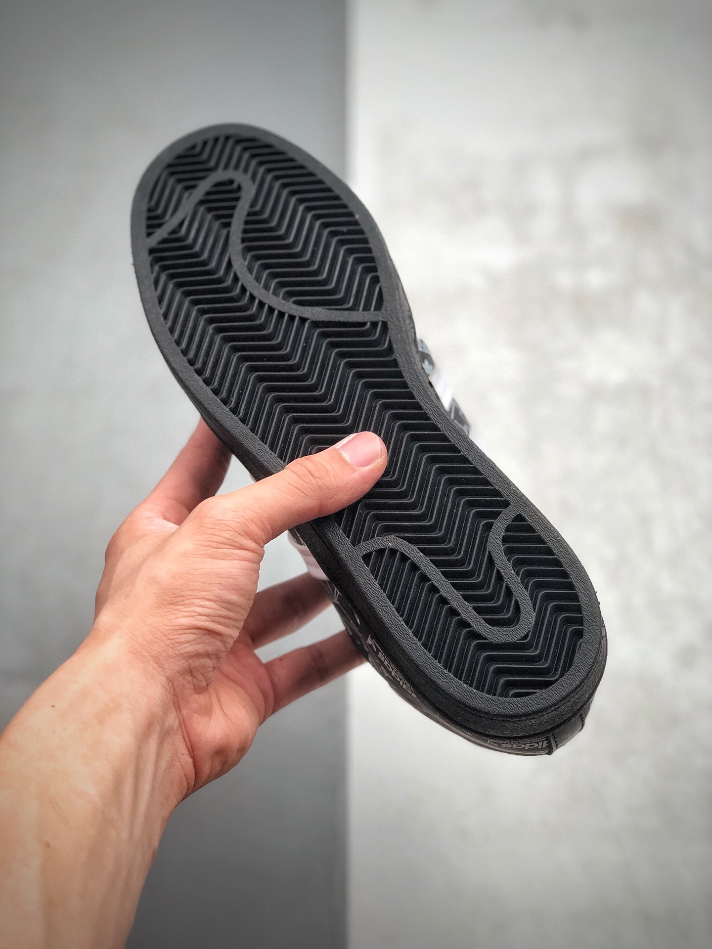 160  贝壳头50周年 adidas originals Superstar 满印logo 3M反光炸街款 陈奕迅代言款 三叶草 SUPERSTAR男女经典运动鞋 货号：FV2820