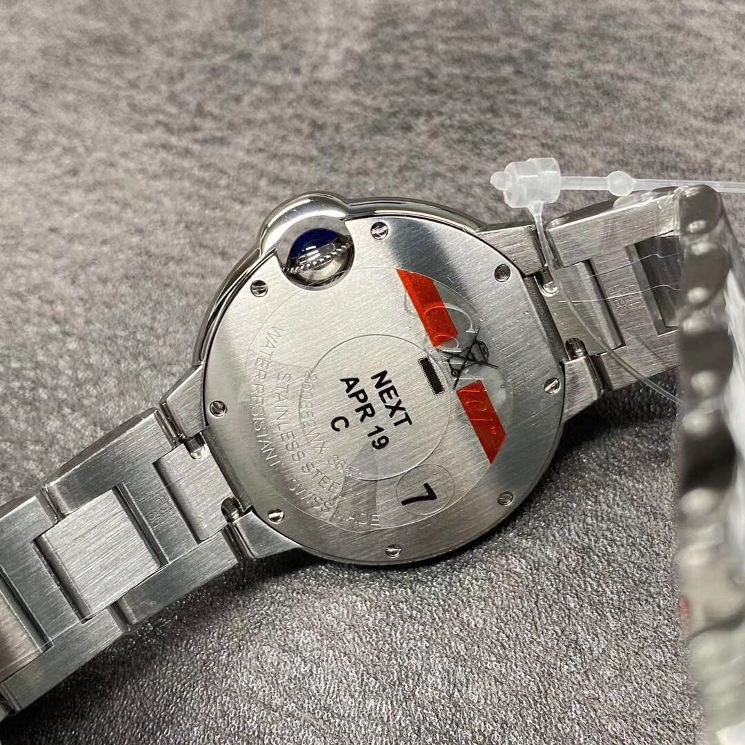 Cartier ka地亚蓝气球中号 36mm女款石英款 亲 认准细节很重要 指针是烧蓝钢指针 玻璃不单单只是蓝宝石
