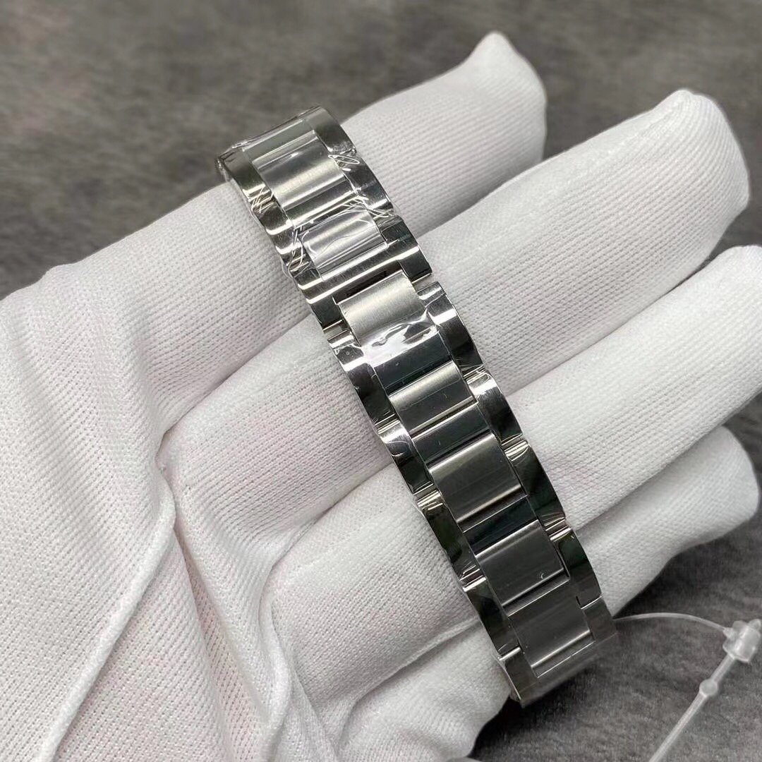 Cartier ka地亚蓝气球中号 36mm女款石英款 亲 认准细节很重要 指针是烧蓝钢指针 玻璃不单单只是蓝宝石