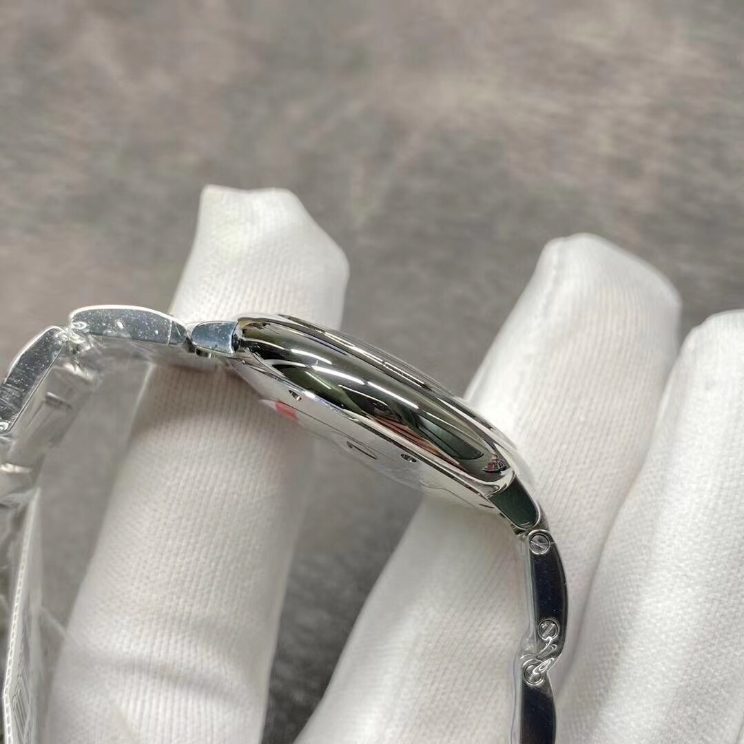 Cartier ka地亚蓝气球中号 36mm女款石英款 亲 认准细节很重要 指针是烧蓝钢指针 玻璃不单单只是蓝宝石