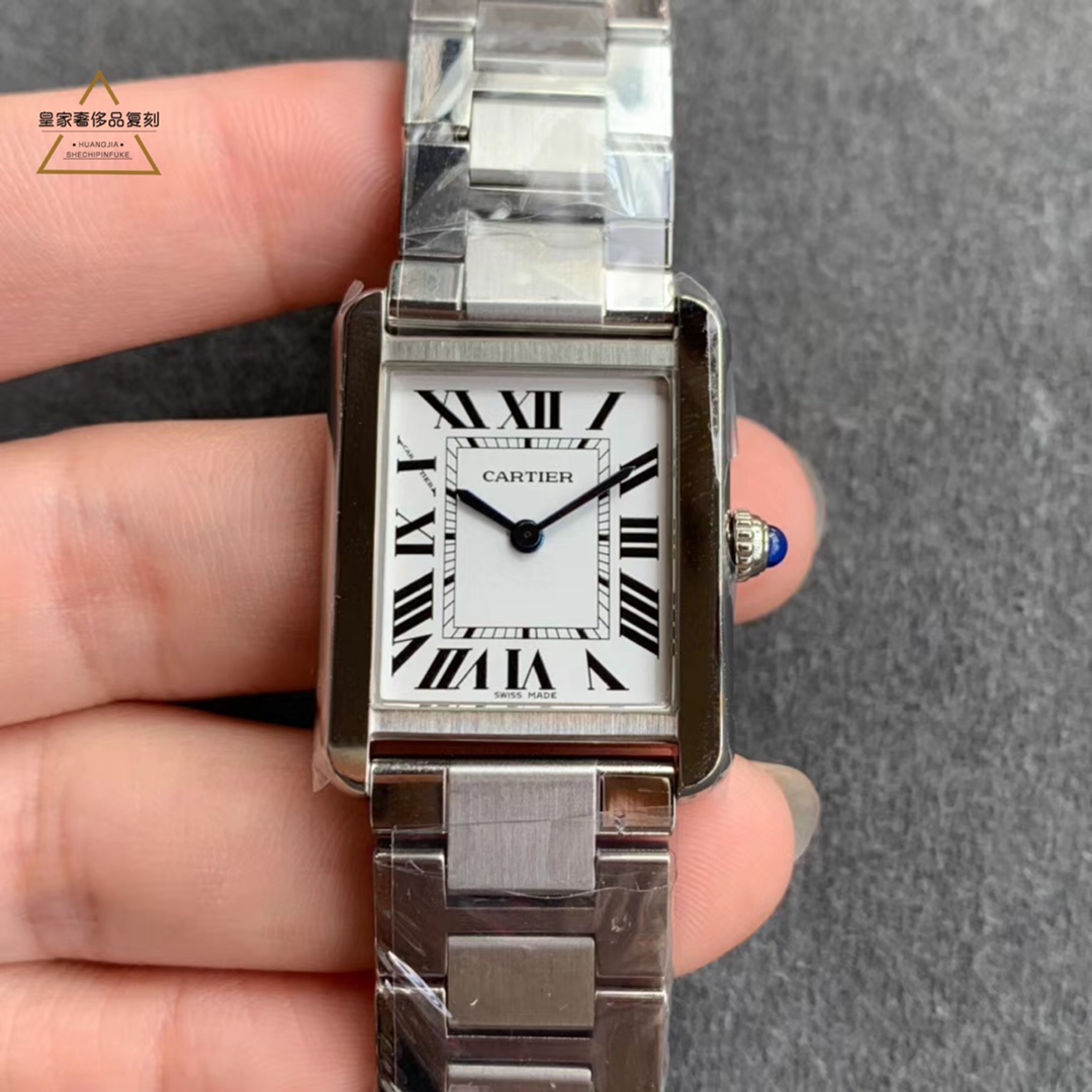 Cartier 卡地亚坦克系列女表，各种颜色挑选